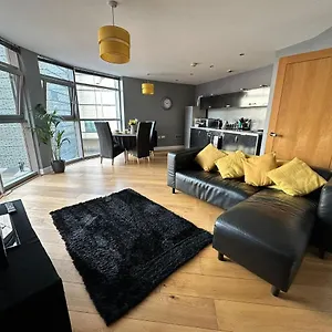  Apartment Fantastic And Modern Centre Flat With Free Parking!