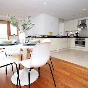  Apartment No 1 Under The Clock By Ssw - 1br, Right In The Centre, Sleeps 4