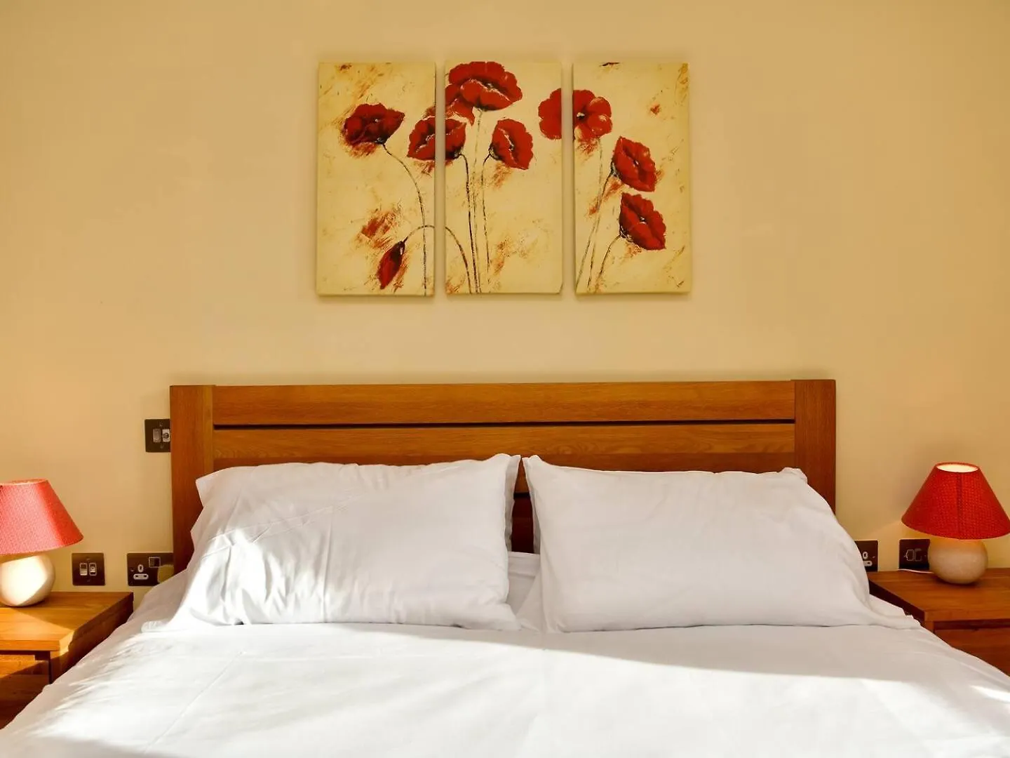 Pass The Keys Perfectly Located Apartment Cardiff