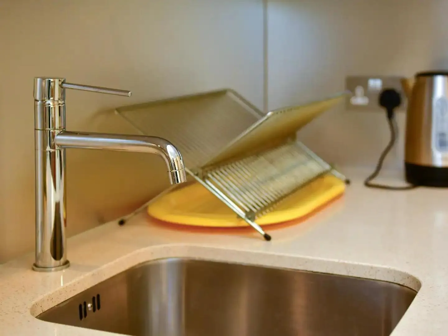Pass The Keys Perfectly Located Apartment Cardiff