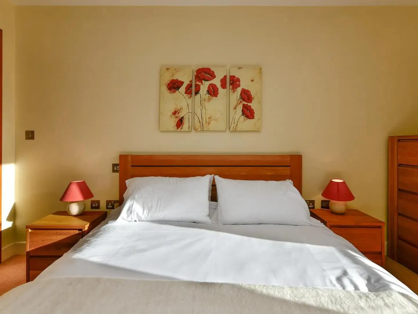 Pass The Keys Perfectly Located Apartment Cardiff