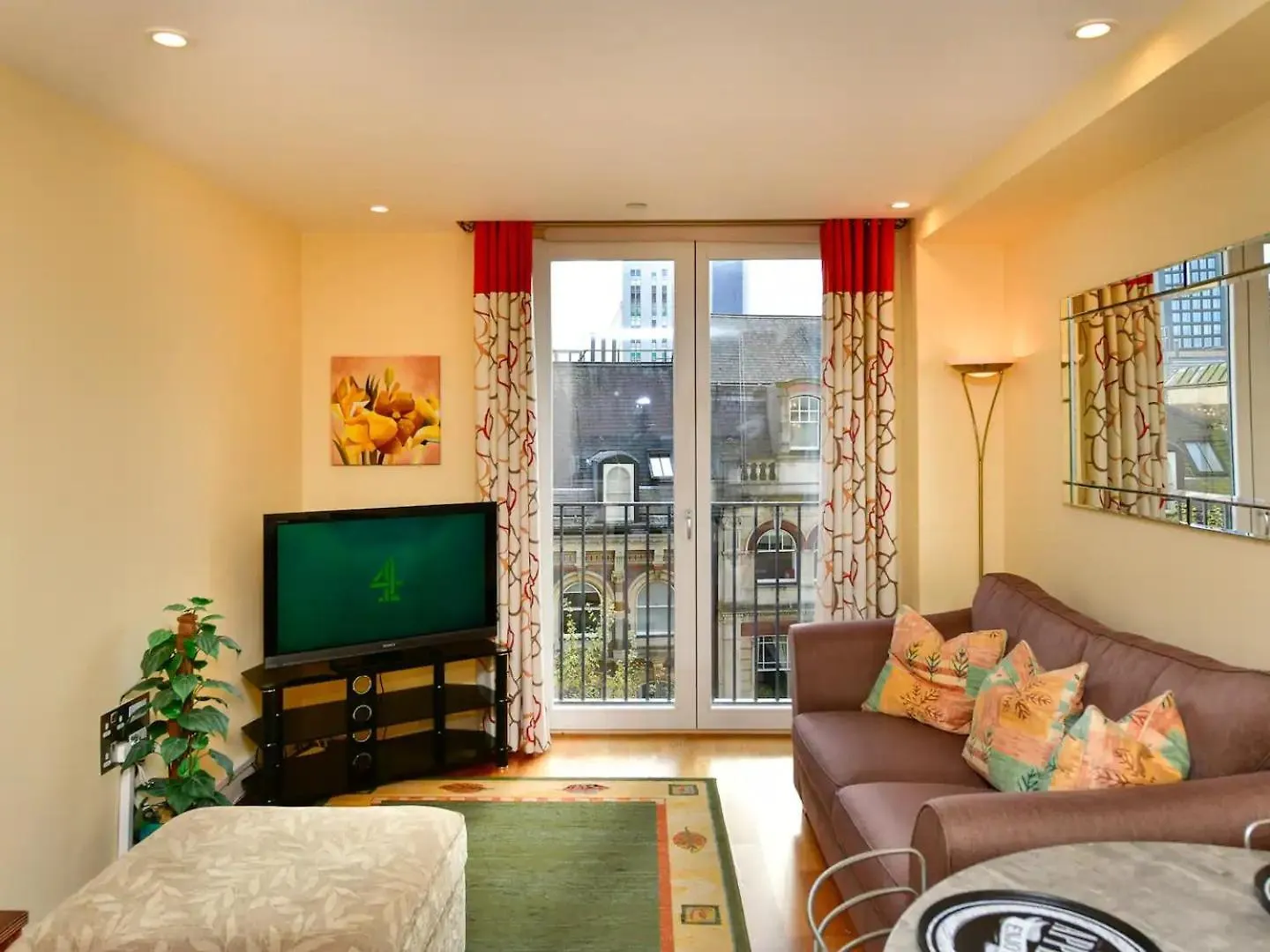 Pass The Keys Perfectly Located Apartment Cardiff