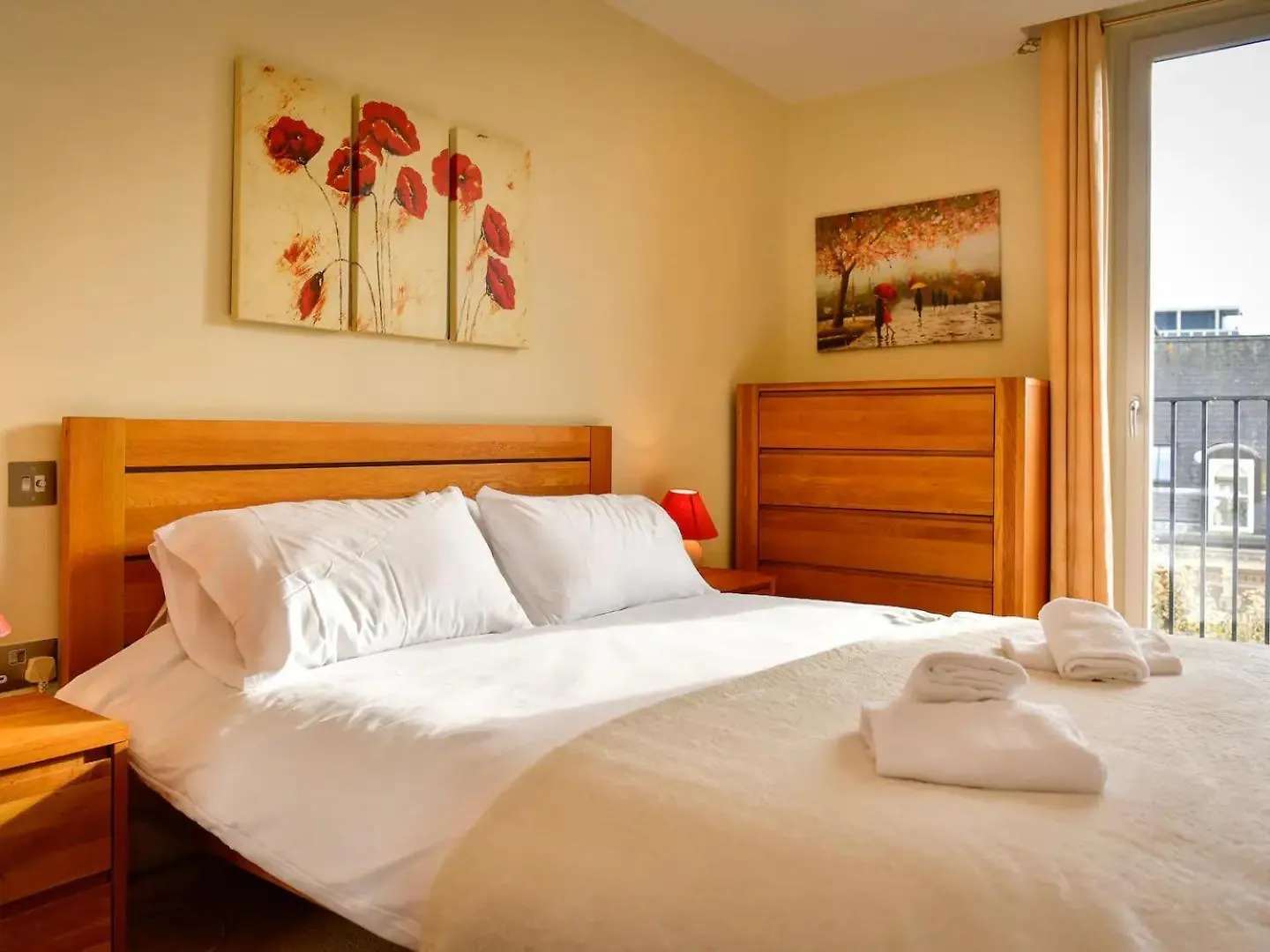 Pass The Keys Perfectly Located Apartment Cardiff
