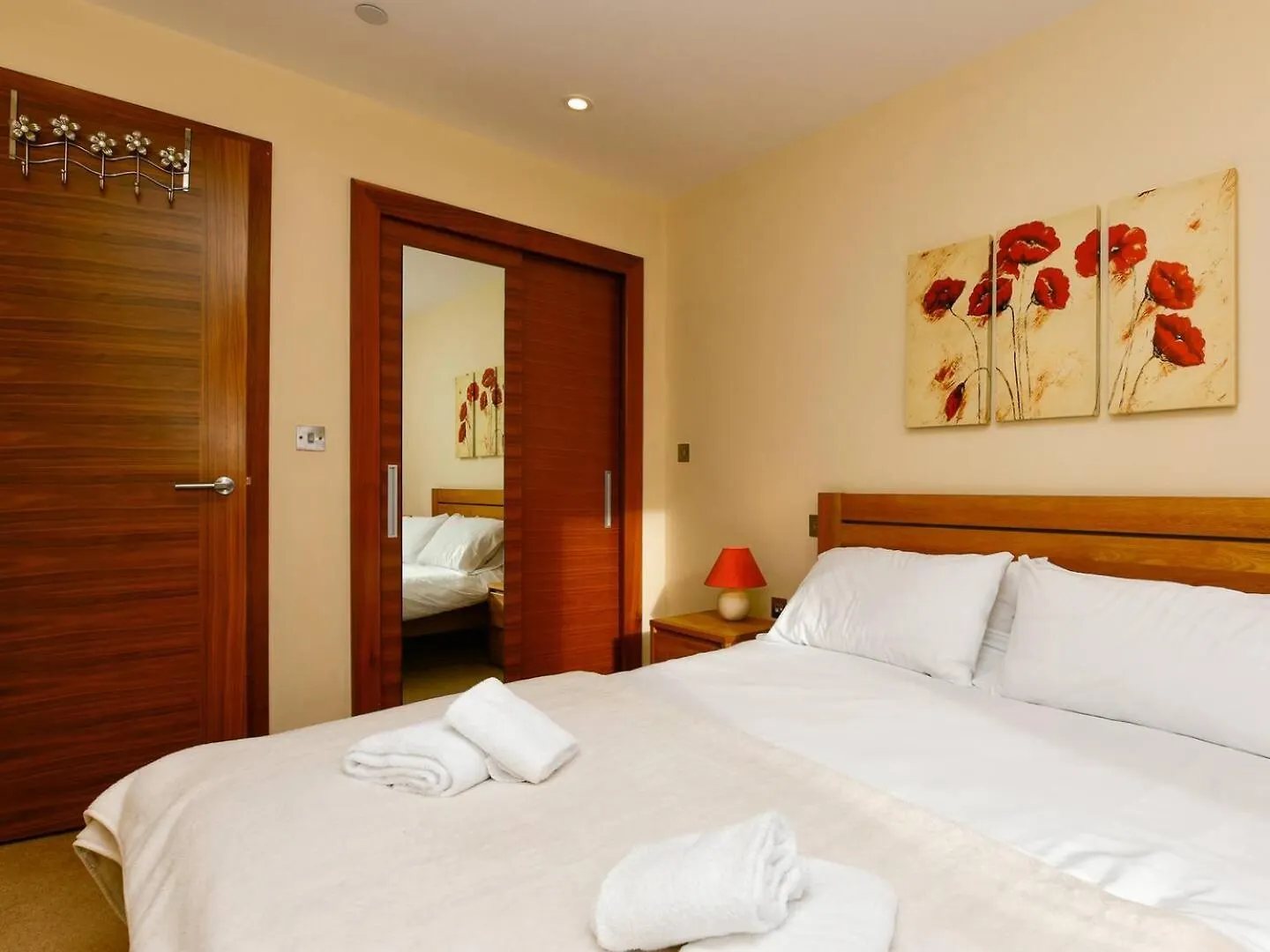 Pass The Keys Perfectly Located Apartment Cardiff